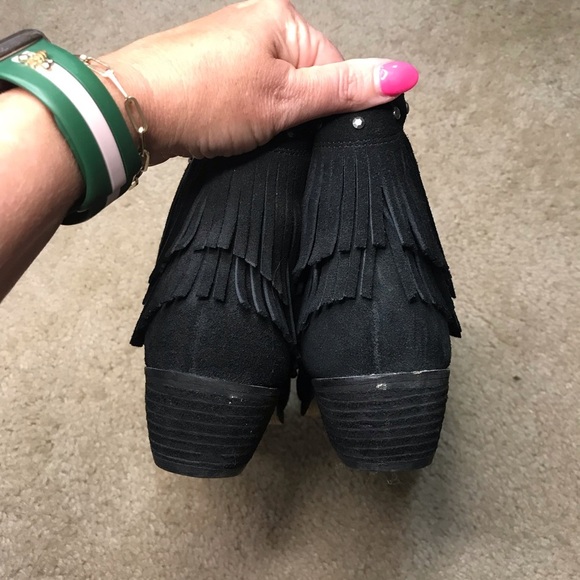 Minnetonka Bandera Studded Booties with Fringe - Picture 4 of 9